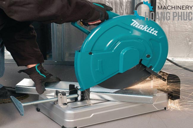 N&ecirc;n sử dụng m&aacute;y cắt sắt Bosch hay Makita